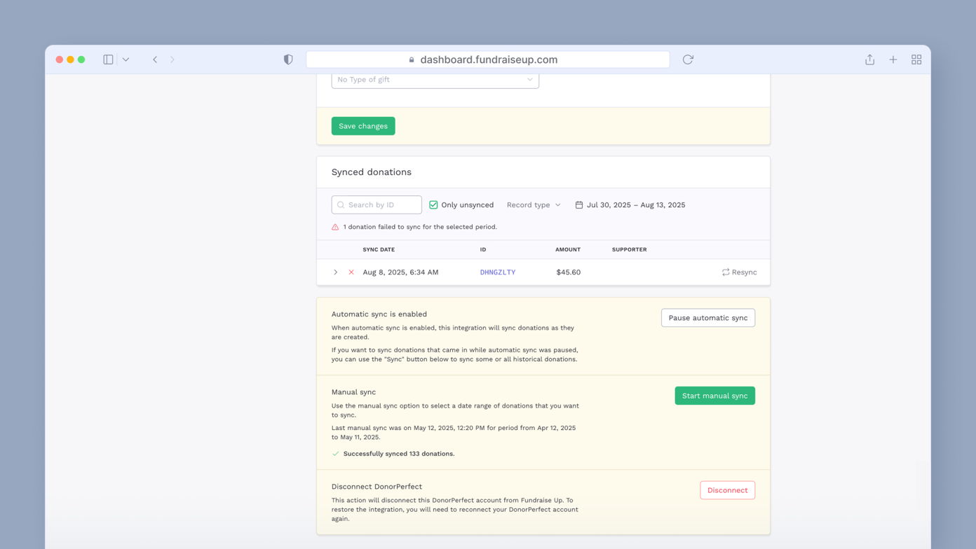 Dashboard displaying synced donations with options for automatic and manual syncing. Key details include a sync date, donation amount, and a notification about a failed sync. Buttons for saving changes, pausing sync, and disconnecting accounts are visible.